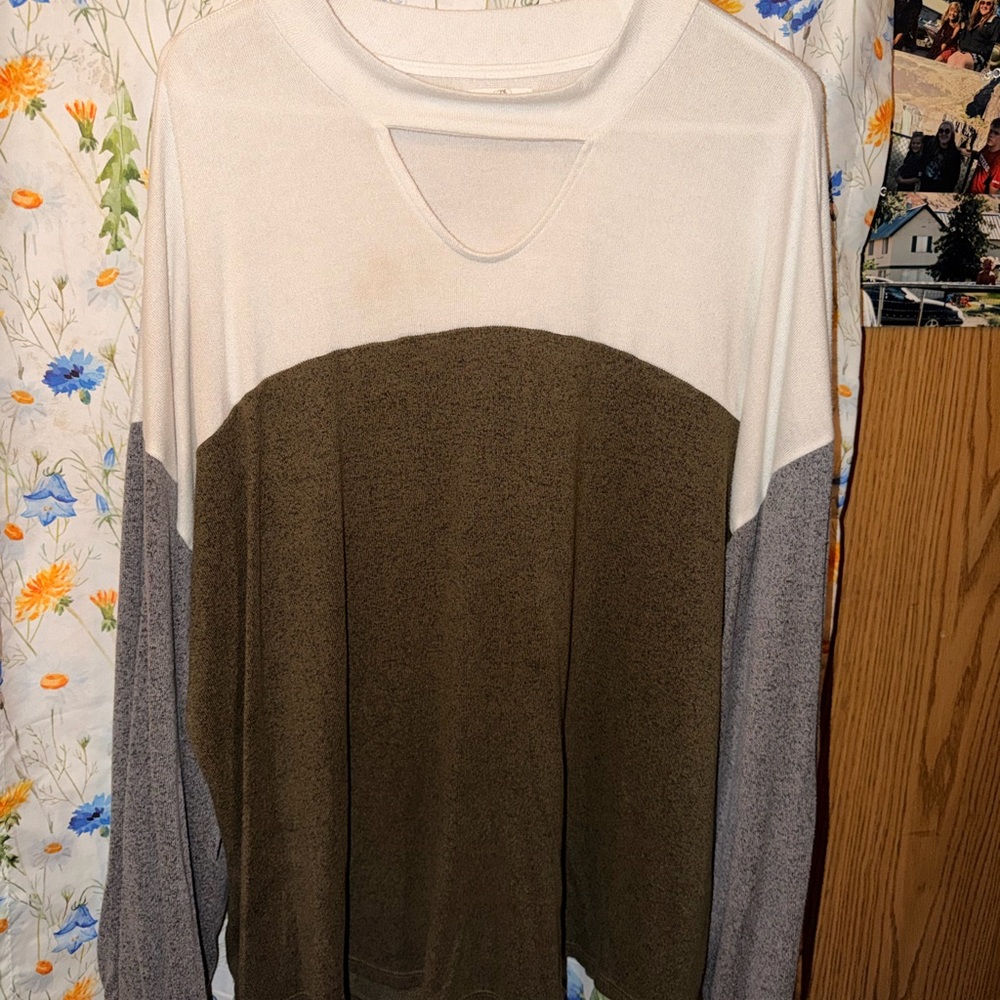🚨 3/15 SALE 🚨 Maurices White, Olive & Gray Colorblock Long Sleeve Top
